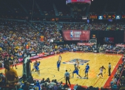 开云体育-核弹级三分雨！国王142-101血洗鹈鹕，克莱狂刷新NBA历史纪录
